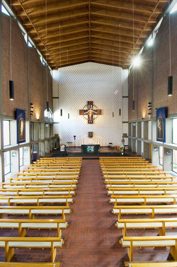 Blick in den Innenraum der Elisabethkirche im 'Normalzustand' (vor dem Austausch der Kirchenbänke durch Stühle). Foto: Paavo Blåfield
